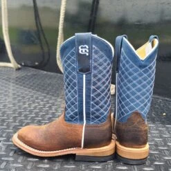 Anderson Bean Toast Bison & Navy Boots -Moderoo Store 20220615 130428